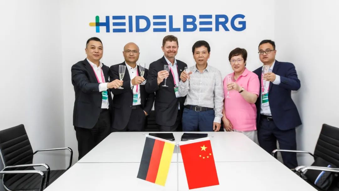 上海畫中畫包裝印刷有限公司_上海當(dāng)納利印刷有限公司招聘_上海公司宣傳畫冊(cè)印刷
