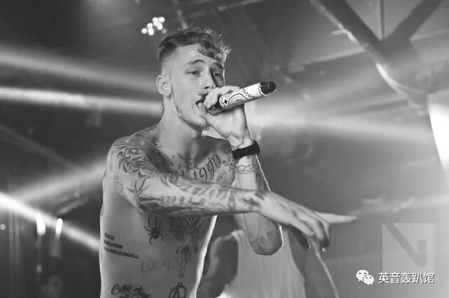 最帅最吊炸天的白人Rapper-MGK，没有之一！