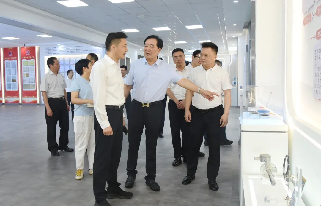 滁州市委副书记尹春华莅临安徽天康集团调研指导