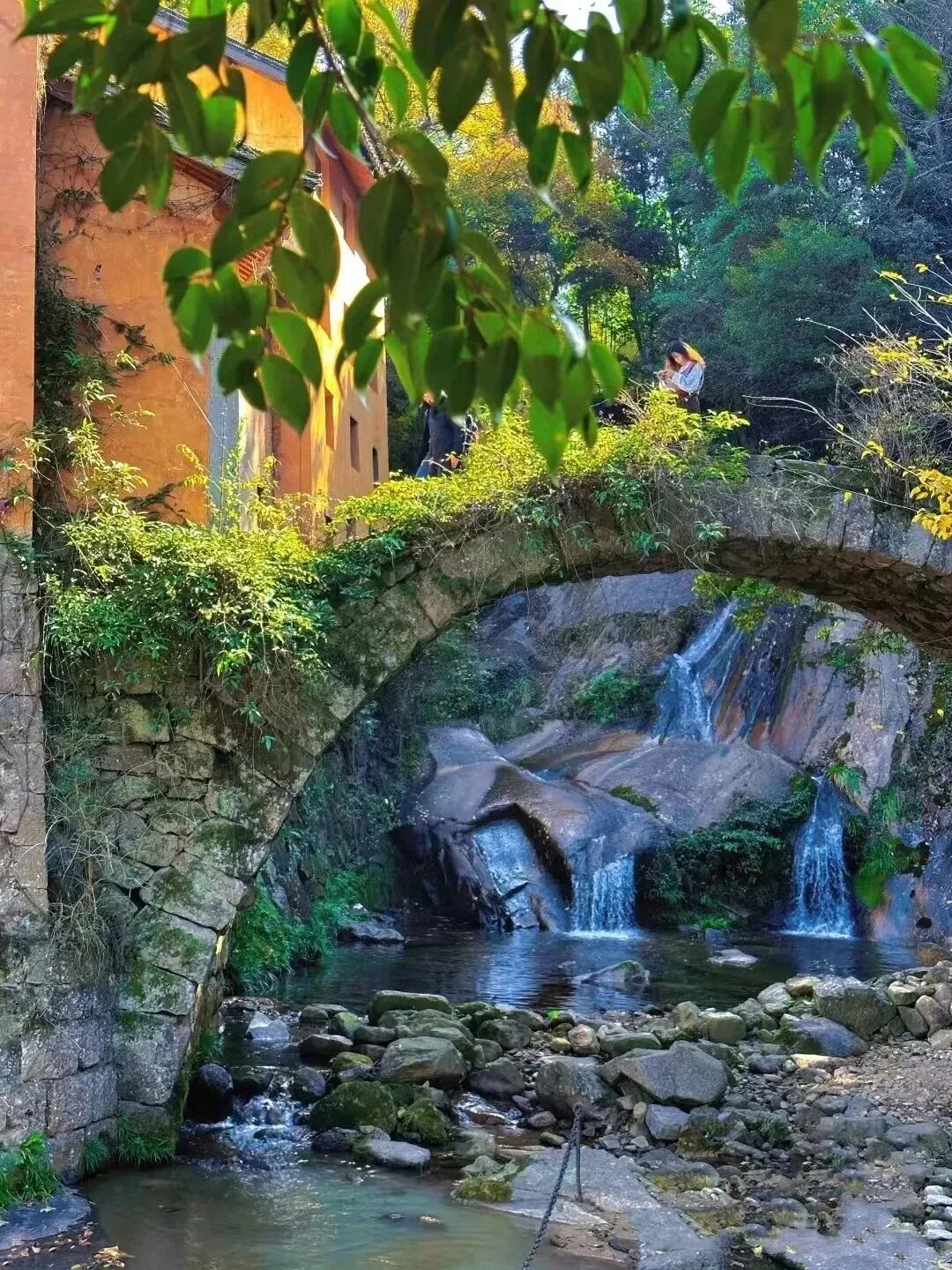 有车的朋友建议自驾,因为临海的景点比较分散02,租车也是一个不错的