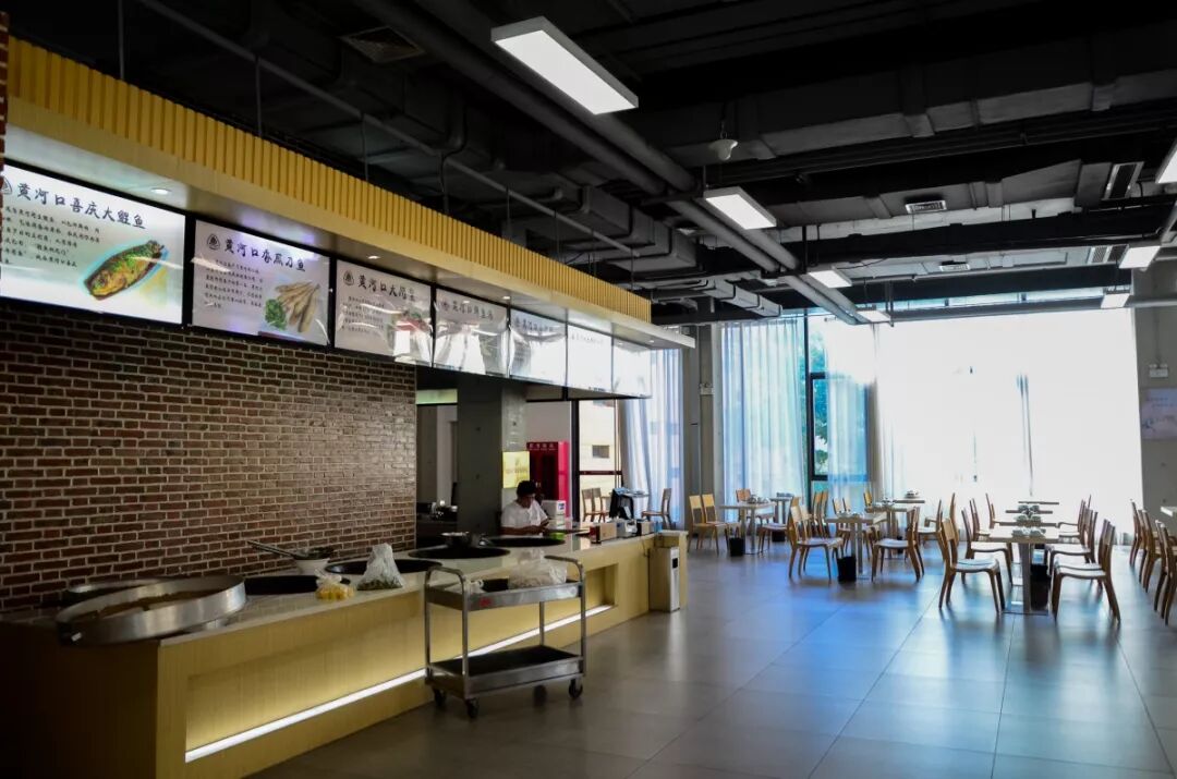 远望楼餐厅是黄河尾闾的最后一处特色餐厅在这既能品味珍馐还能眺望