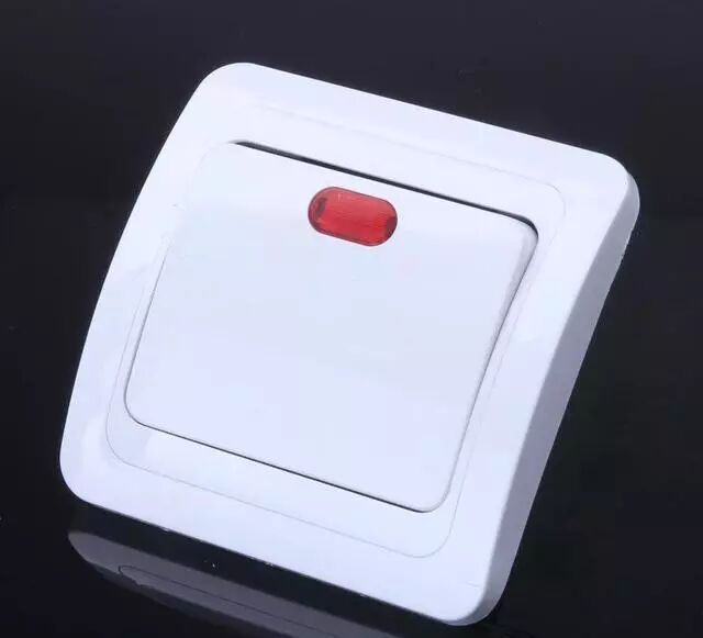 家里電燈關(guān)掉后一直閃爍，電工一下午終于找到了原因！的圖5