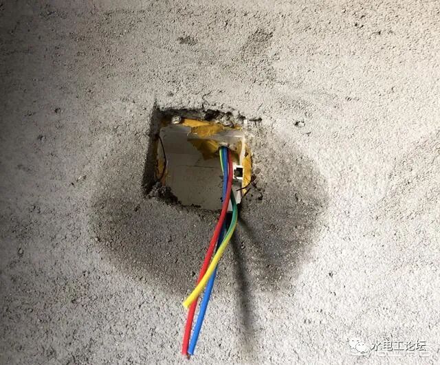 由于电线不够用，为了节省点电线，几个回路可以共用一条地线吗？的图3