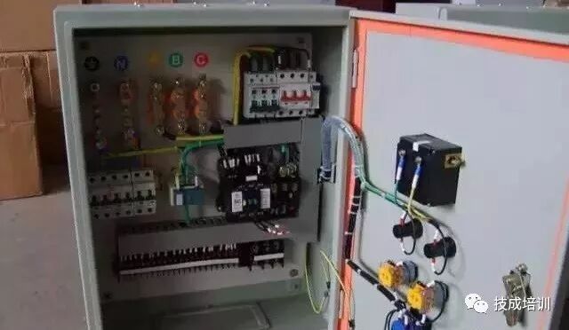 配電箱傻傻弄不清楚？超全配電箱內(nèi)部結(jié)構(gòu)解析大全的圖1