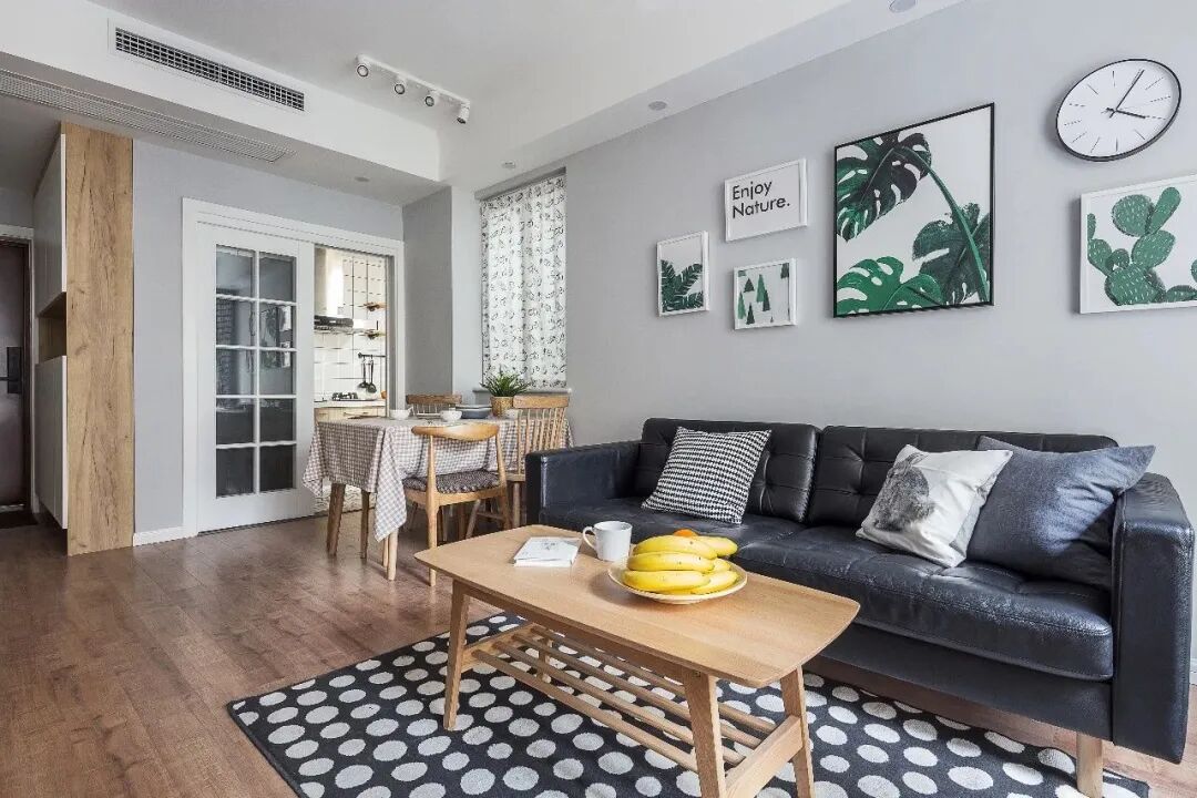 客厅挂什么画最好？7种选择助你挂好客厅的装饰画