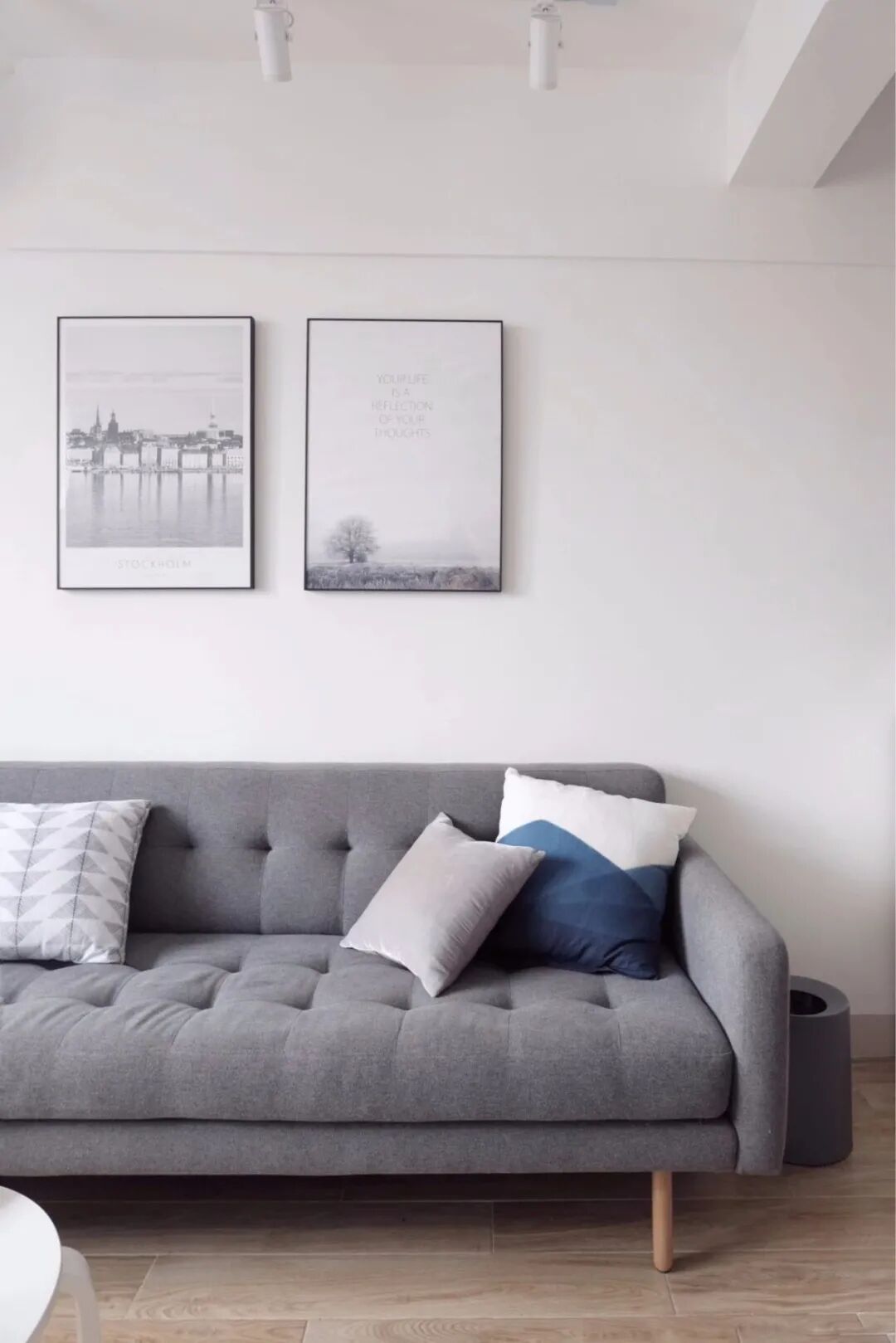 客厅挂什么画最好？7种选择助你挂好客厅的装饰画