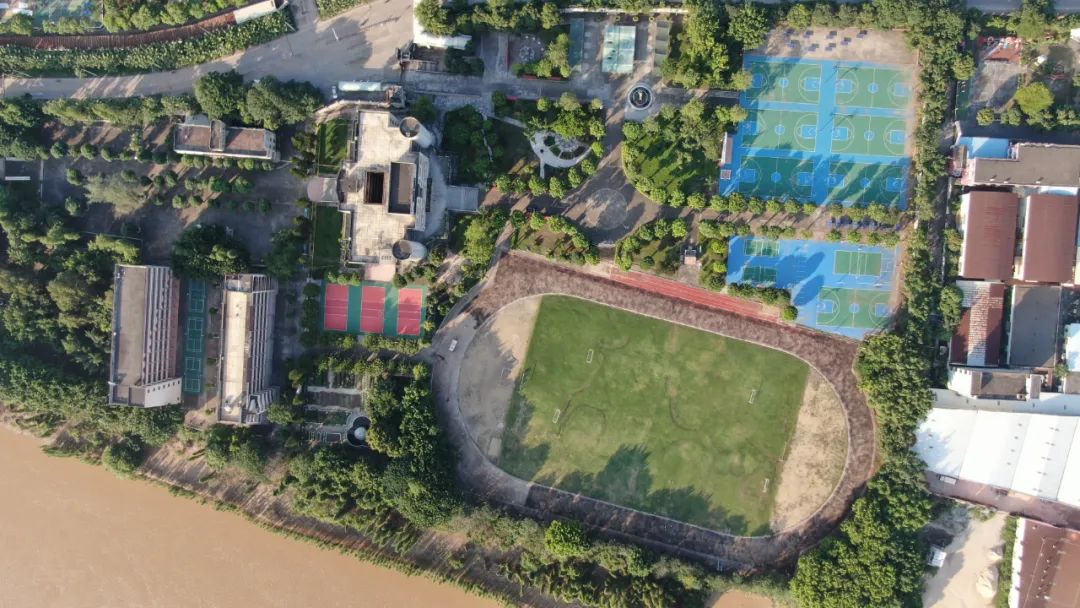 中山首条马卡龙色跑道——中山古镇高级中学.