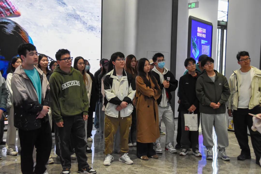 硬件条件1：赴校外实习基地参观考察.jpg
