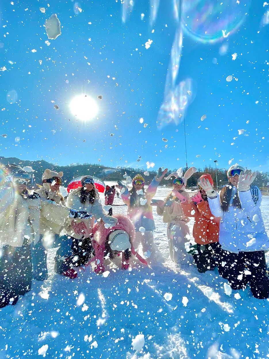 徂徕山滑雪场设有初,中,高级雪道4条.