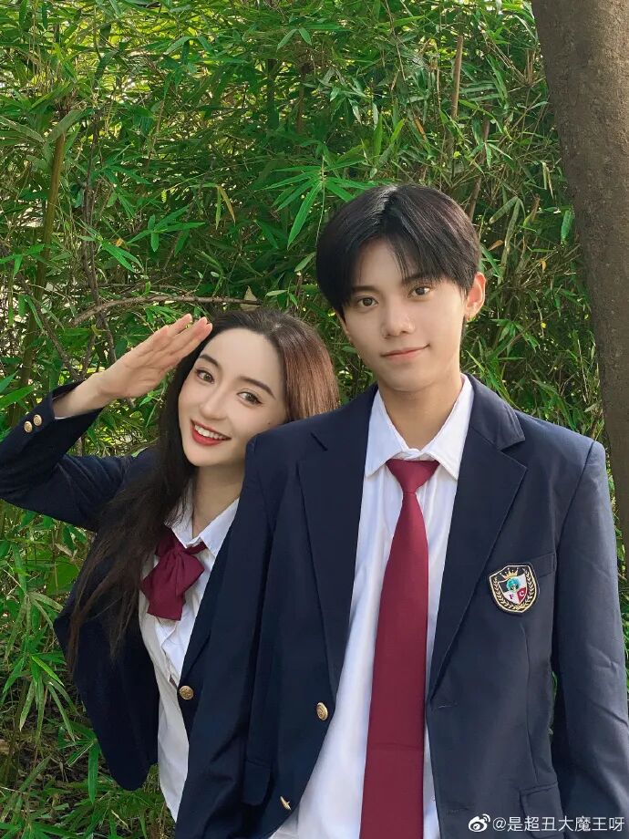 相差6岁的舔狗式爱情不被看好？可求婚后的生活又甜又尬，太上头了！