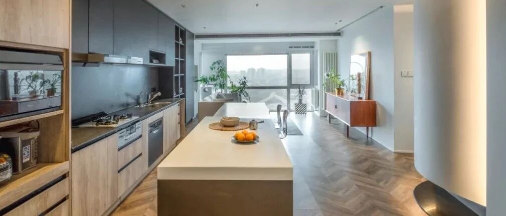 100㎡住一狗二猫三人，鱼骨拼+弧形外墙，她家充满爱的温度。