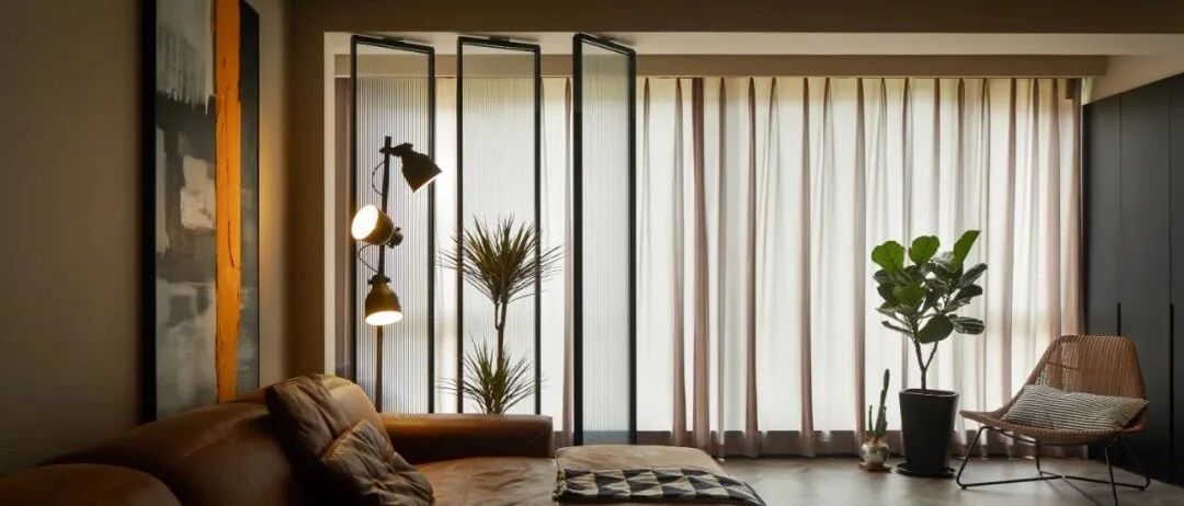 130㎡“低饱和度”的家：奶咖+黑白，太治愈！