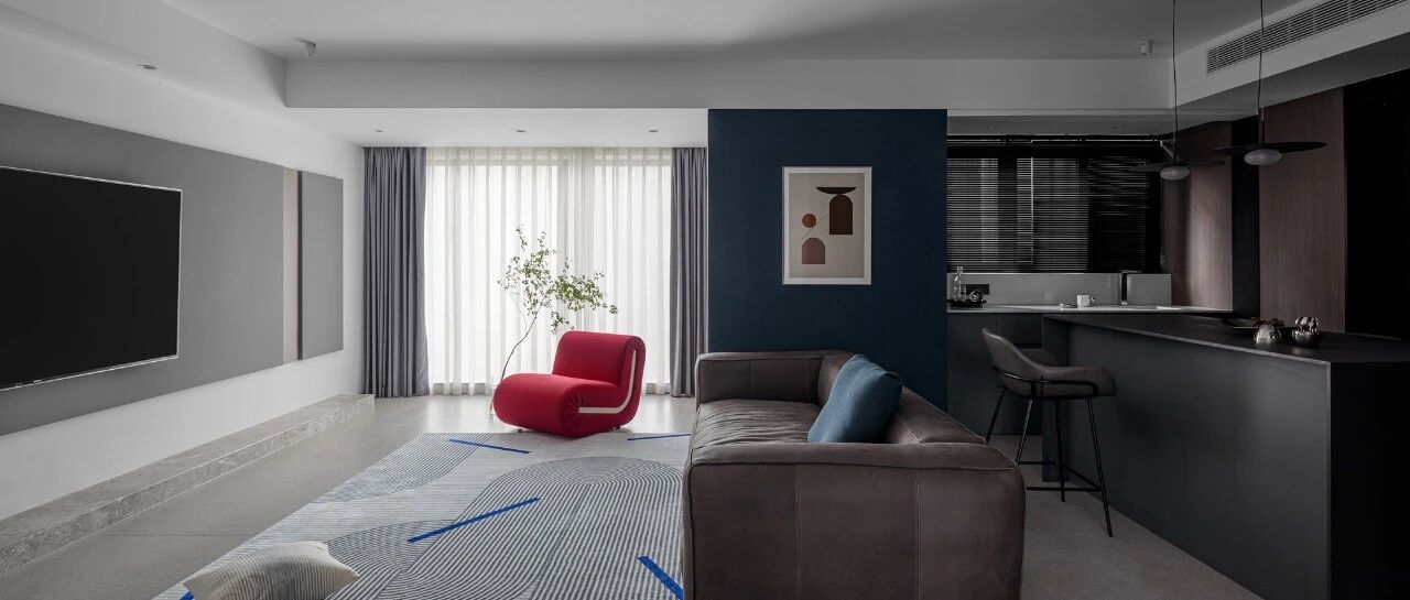 130㎡现代摩登，浪漫的米克诺斯蓝、玛莎拉酒红穿梭于中性色之中！