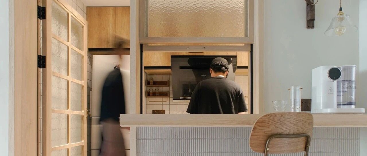 43㎡小宅设计，巧用水纹玻璃砖，吧台、衣帽间、全屋收纳，一个不少。