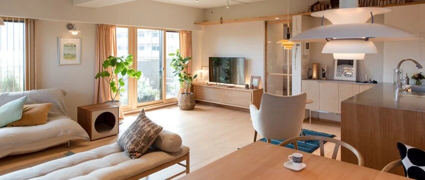 85㎡公寓翻新，变身日系北欧风，打造通透又温馨的「二人居」。