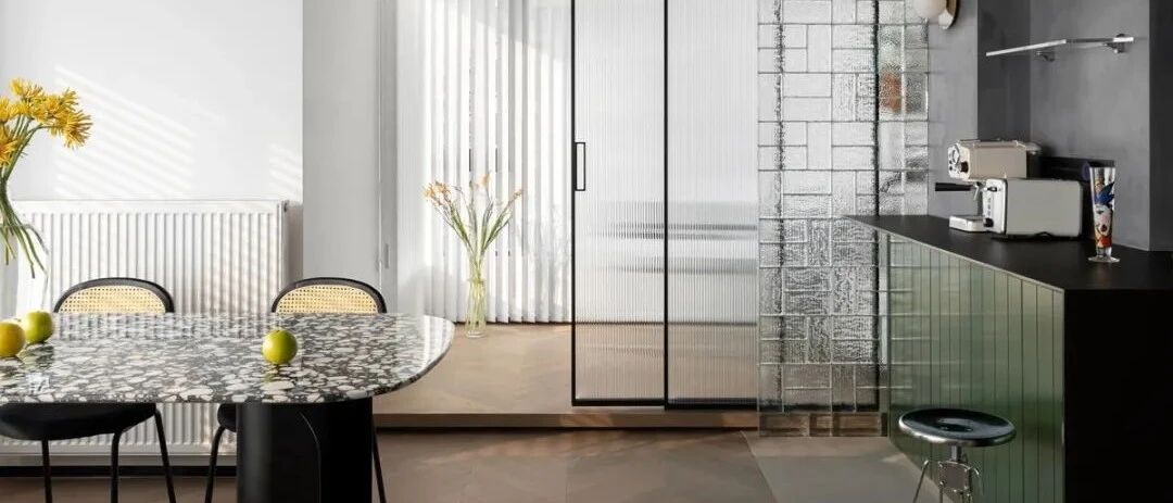 杭州89㎡住二人两犬，玻璃砖、百叶帘...他家太通透！