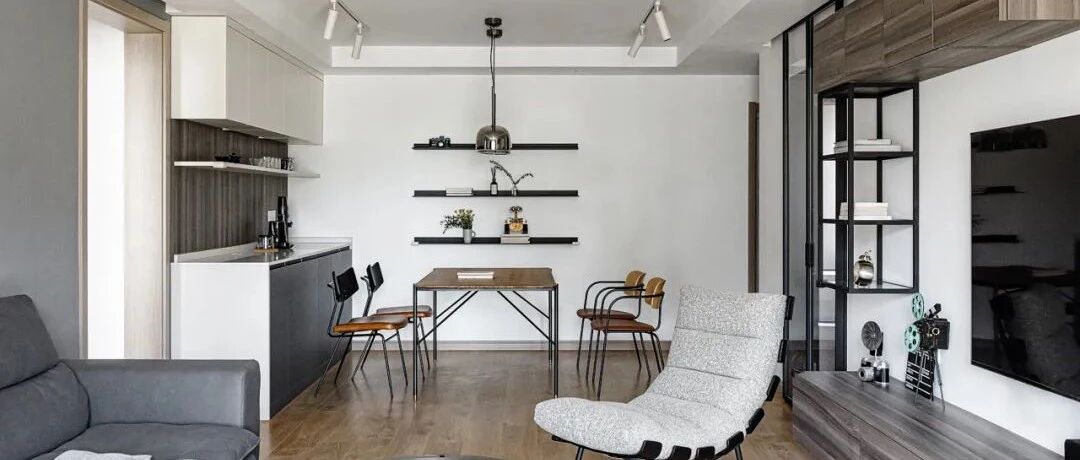 97㎡都市风，暖灰色木纹、镜面吊灯、黑色铁艺...独居魅力的洗练气质！