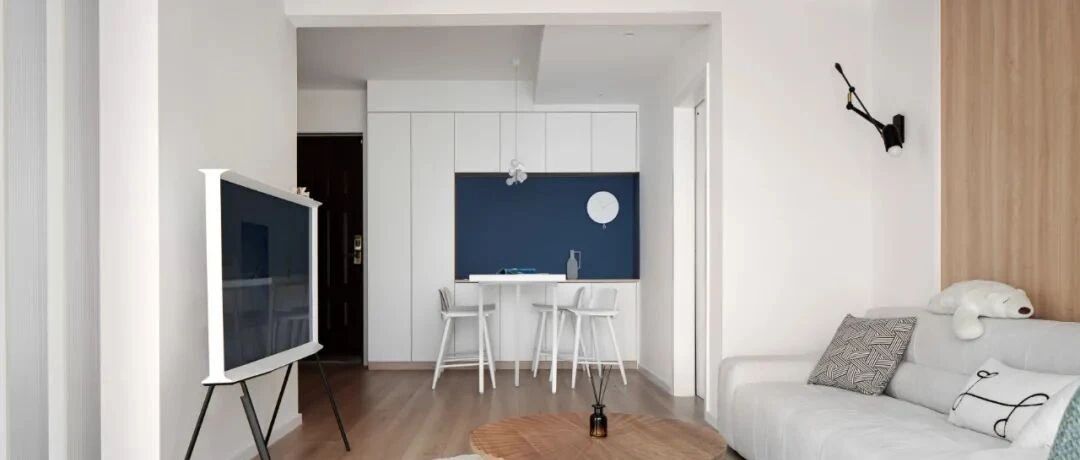 联通客餐厅和主卧，加入木饰面和米诺克斯蓝，空间向阳而生！