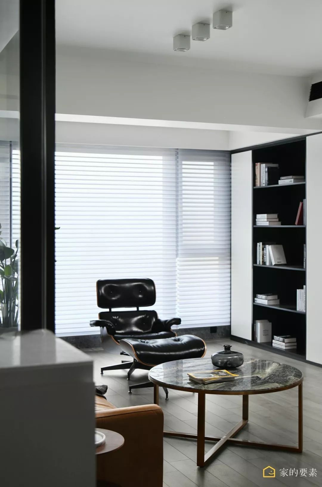 140㎡現代極簡風，給客廳開個「玻璃窗」，通透又時髦，高級感十足！ 家居 第7張