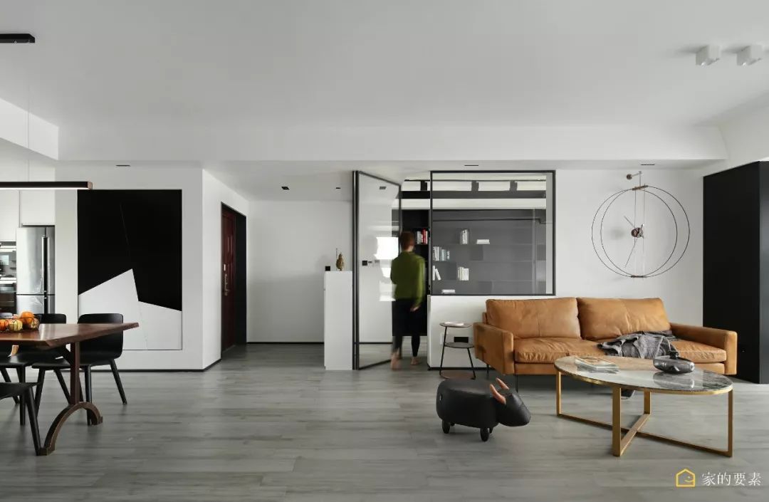 140㎡現代極簡風，給客廳開個「玻璃窗」，通透又時髦，高級感十足！ 家居 第5張