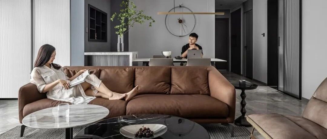 120m²自由闲适的家，两处工作区、隐形门，亲密随性又相对独立。