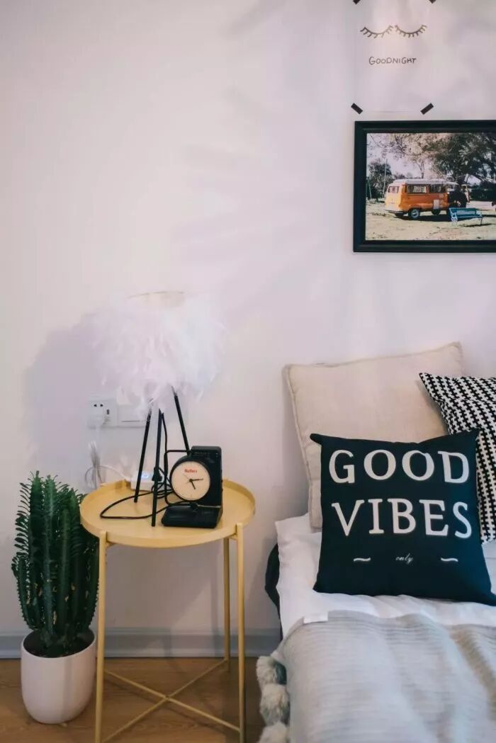 放床头的不一定非得要这些 还可能是这些有趣的玩意