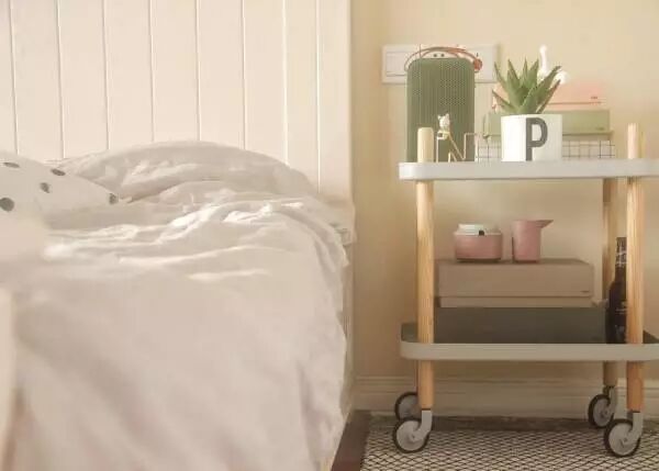 放床头的不一定非得要这些 还可能是这些有趣的玩意