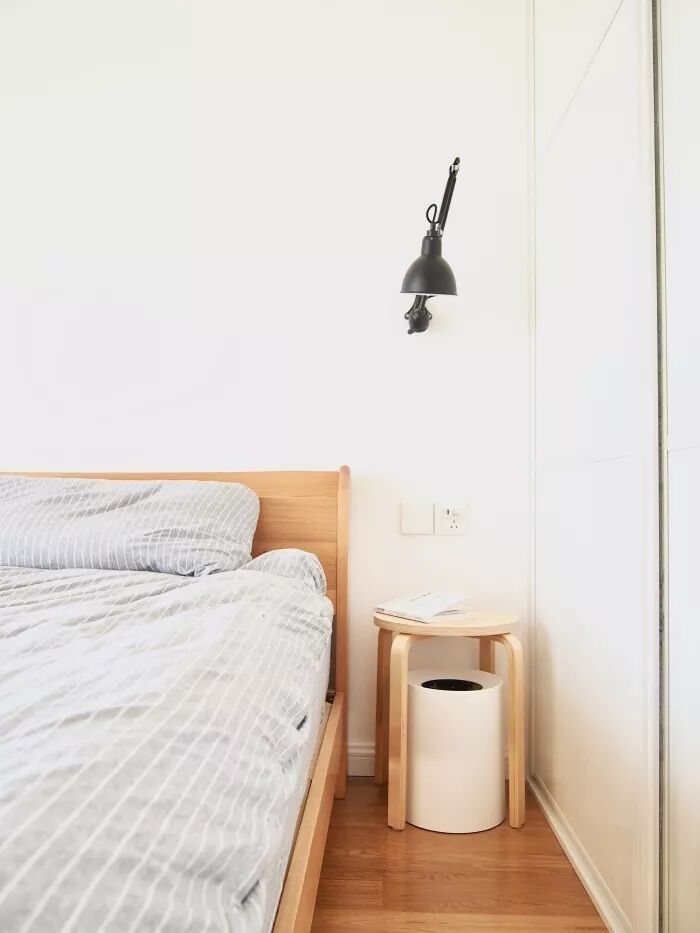 放床头的不一定非得要这些 还可能是这些有趣的玩意