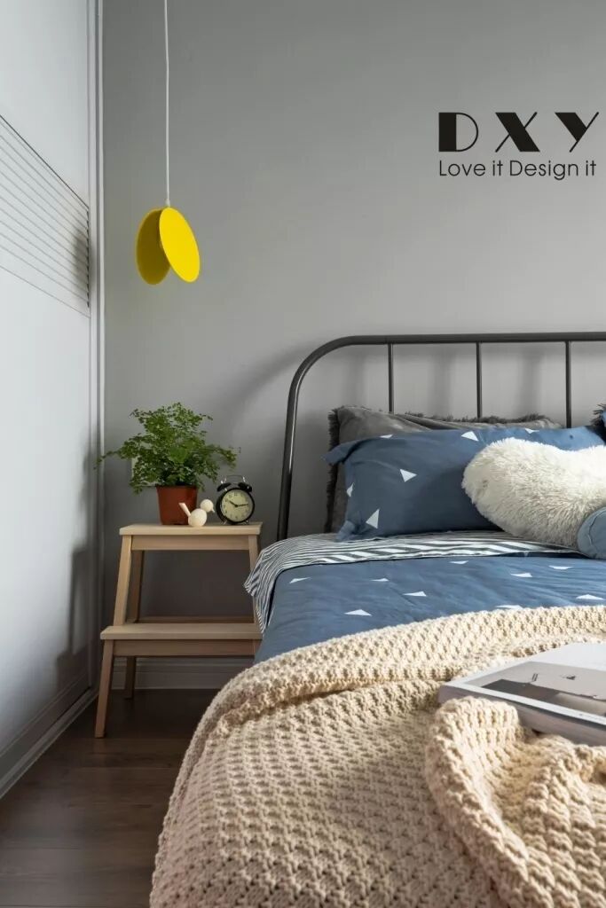 放床头的不一定非得要这些 还可能是这些有趣的玩意