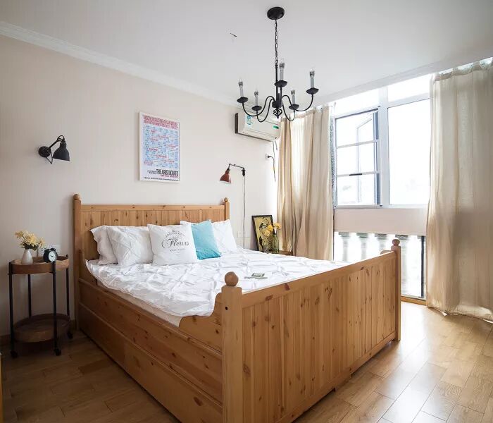 放床头的不一定非得要这些 还可能是这些有趣的玩意