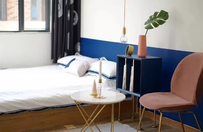 放床头的不一定非得要这些 还可能是这些有趣的玩意