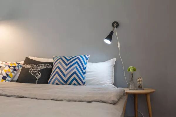 放床头的不一定非得要这些 还可能是这些有趣的玩意