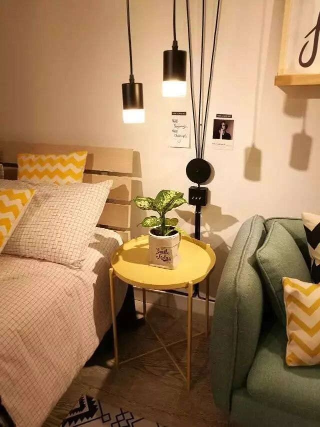 放床头的不一定非得要这些 还可能是这些有趣的玩意