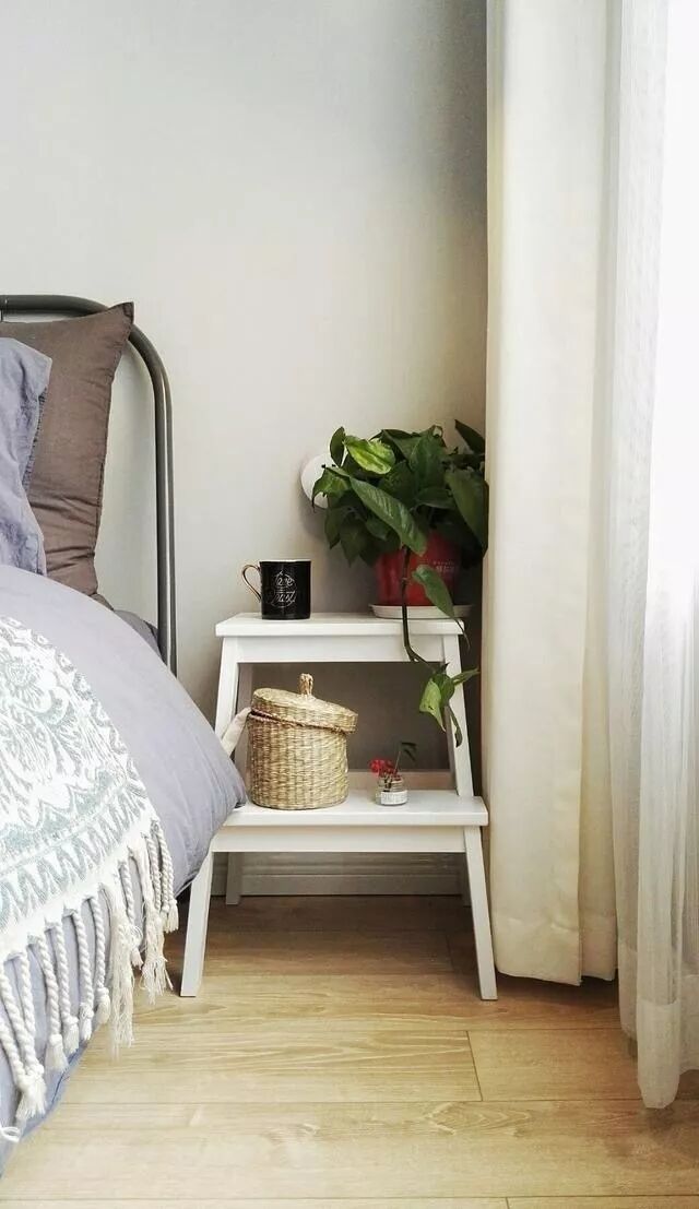 放床头的不一定非得要这些 还可能是这些有趣的玩意