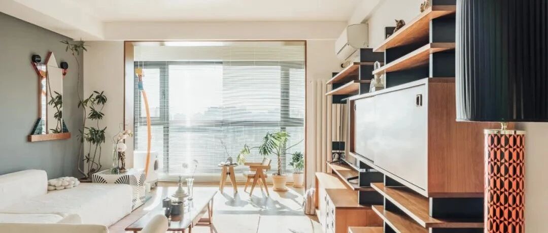 突袭时装造型师的家，110㎡里藏着一个「秀场」？