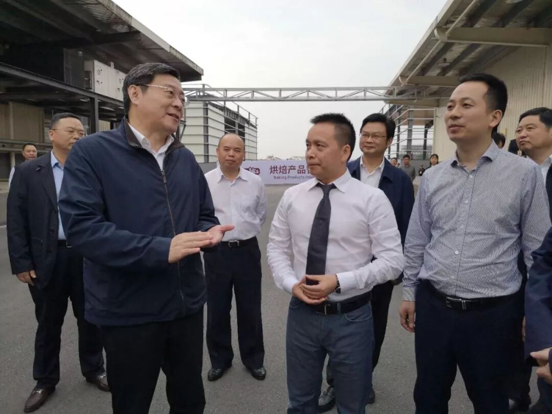 杜家毫调研盐津铺子烘焙中心项目情况