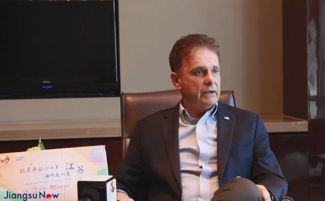 ▲锐克接受新华日报全媒体国际传播部记者采访。