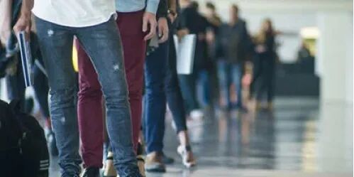 人们走在路上

AI 生成的内容可能不正确。