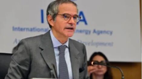 穿着西装笔挺的男子与配字

AI 生成的内容可能不正确。