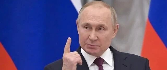 俄：你让厕所没有纸，我把墙上涂满屎