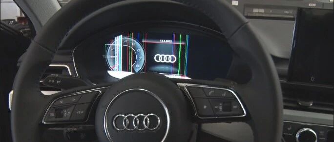 新奥迪还没上牌，仪表盘就坏了，4S店补偿2000元，车主：我买的不是二手车