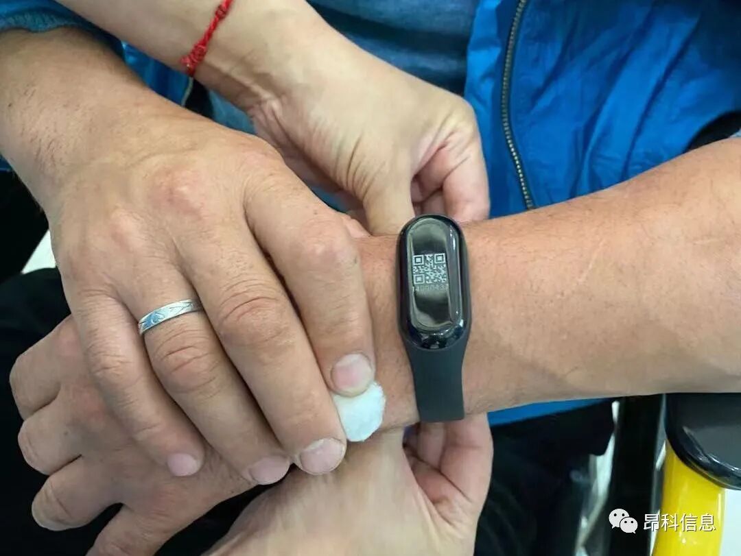 昂科 新疆維吾爾自治區(qū)人民醫(yī)院  胸痛中心定位系統(tǒng) 定位手環(huán)