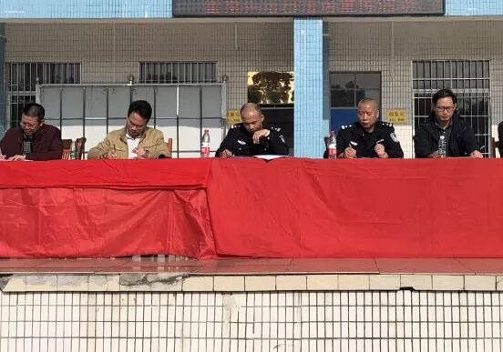 怀集甘洒镇开展禁毒暨扫黑除恶法治宣传进学校进村居活动