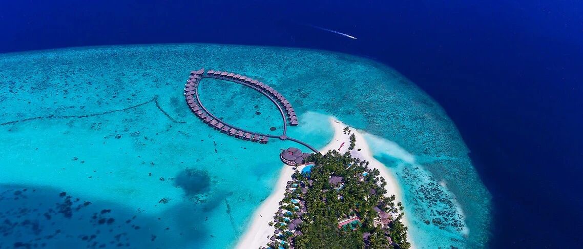 网红海岛因缺客身价暴跌，蝠鲼蓝眼泪拖尾沙滩全有，回国不用隔离