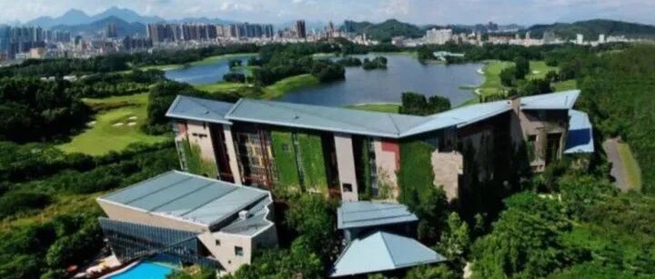 隐藏在都市中的绿洲！拥有珠三角最好高尔夫球场的白金五星级酒店