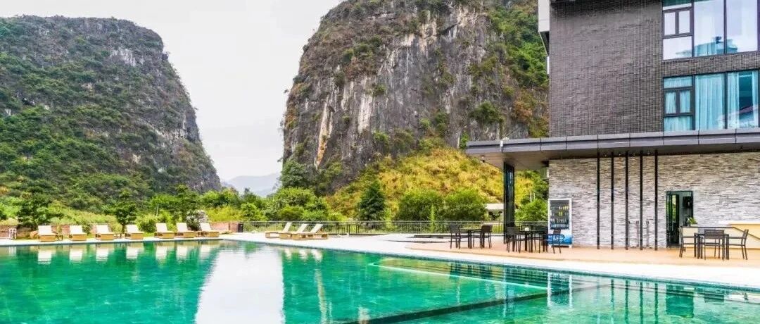 国庆可用！躺在无边际汤泉看十里峰林，真爽！