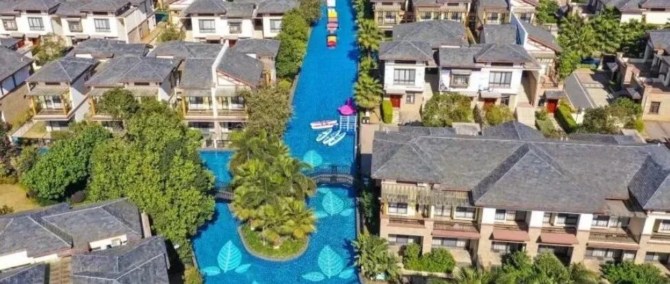 [499抢火爆抖音宝墩湖4房别墅]出门即是超大规模的亲水泳道