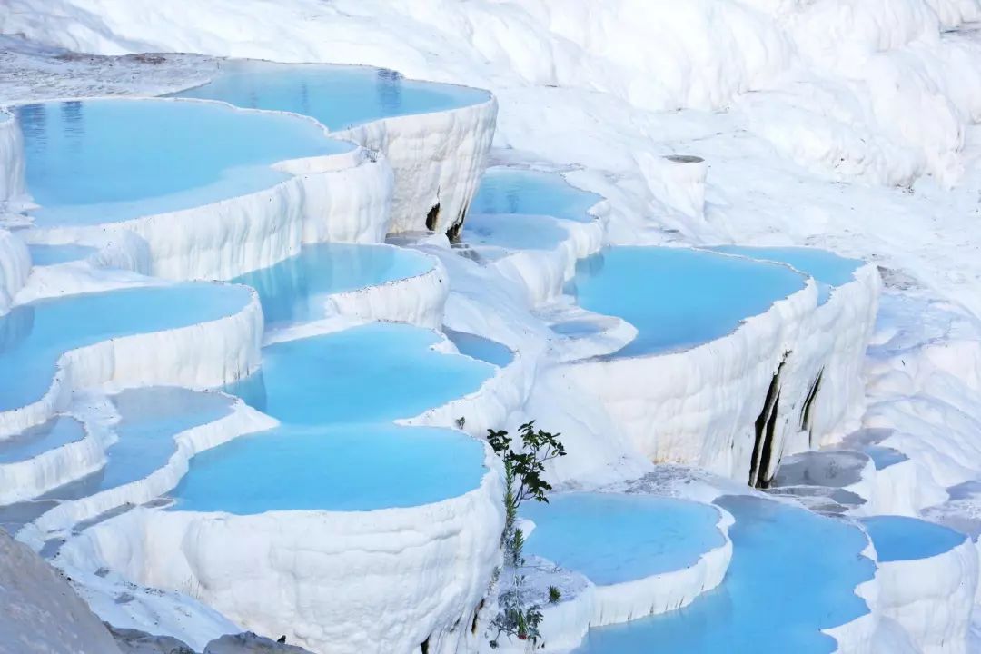 以劈腿聞名之國美女眾多，吃個雪糕要揍人，遊山玩水還不能在地上 旅遊 第21張