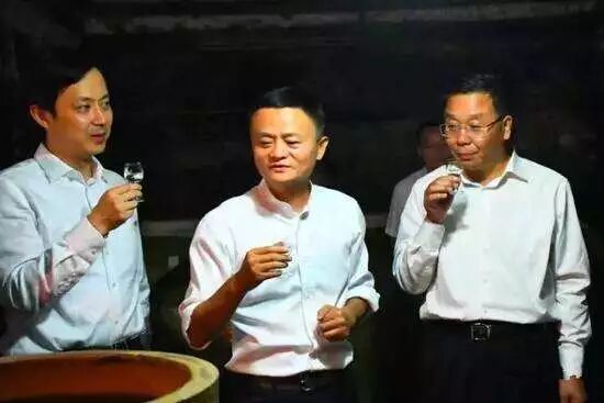 人到中年，为什么都喜欢喝点白酒？