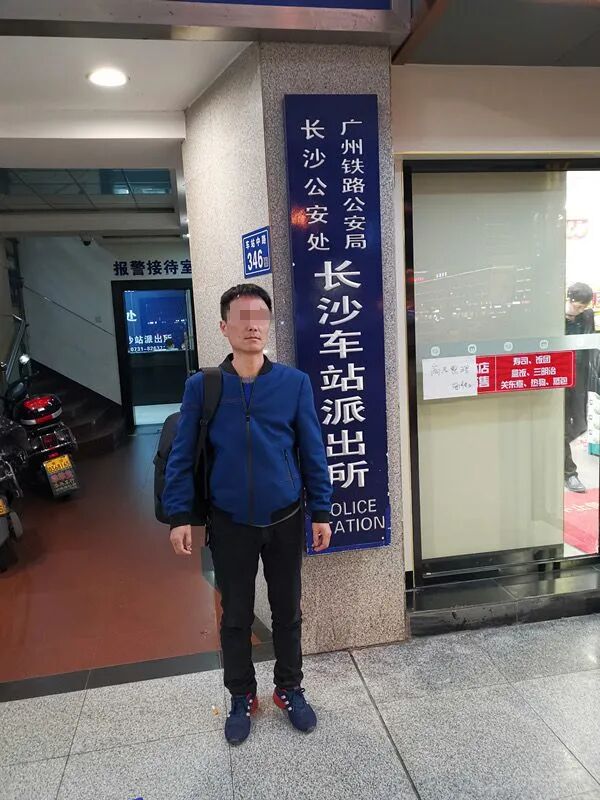 長沙兩男子用無人機夜拍火車站，鐵警：別讓“黑飛”帶你見警長的圖3